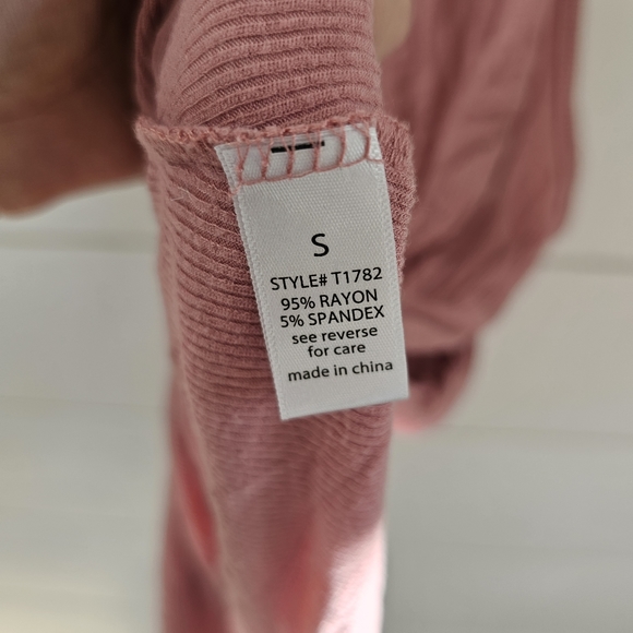 Ribbed workout yoga top sz small - Picture 4 of 5